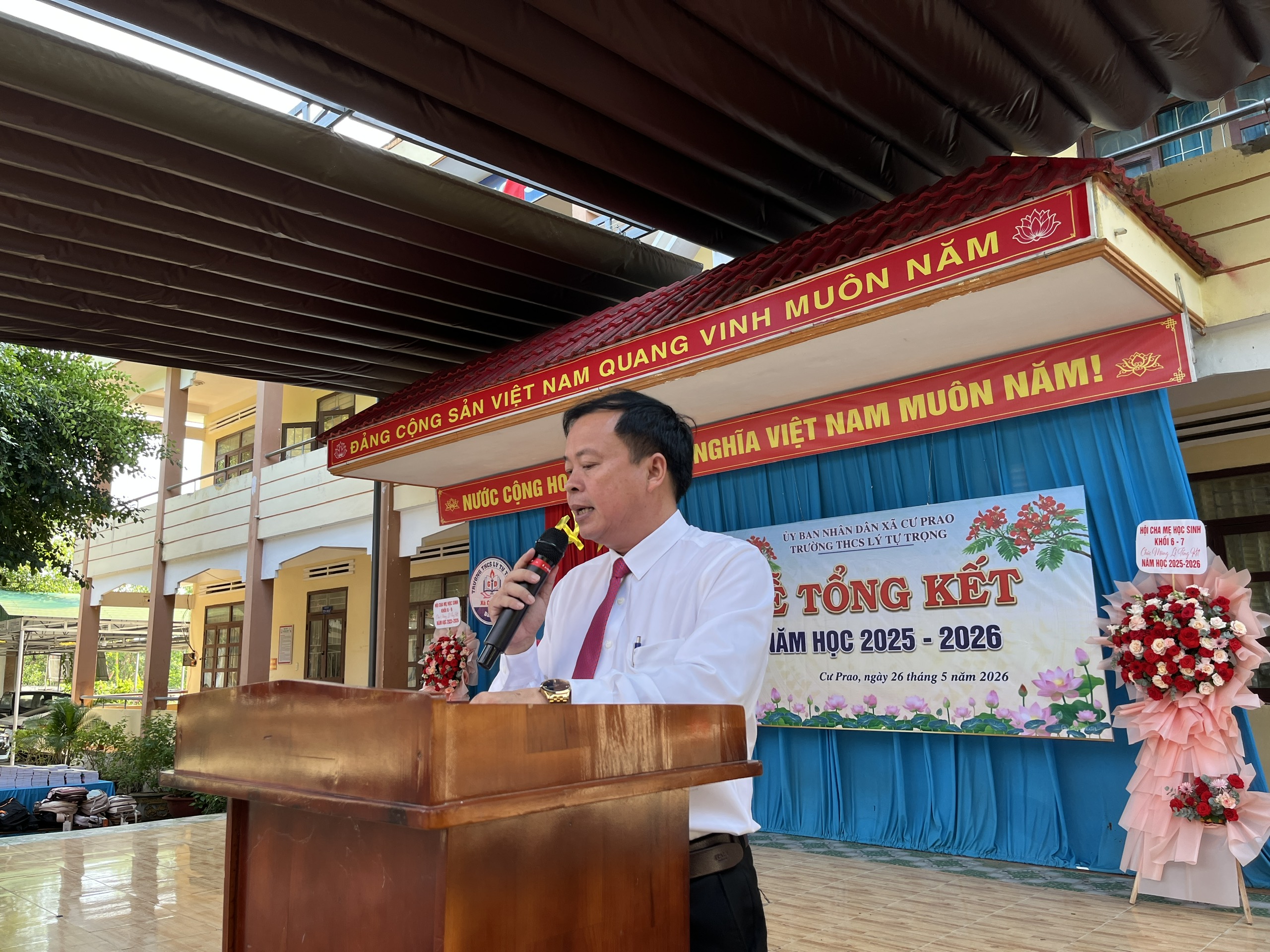TRƯỜNG THCS LÝ TỰ TRỌNG TỔ CHỨC LỄ TỔNG KẾT NĂM HỌC 2025 – 2026 VÀ CHƯƠNG TRÌNH TRI ÂN, TRƯỞNG THÀNH HỌC SINH KHỐI 9 NIÊN KHÓA 2022 – 2026